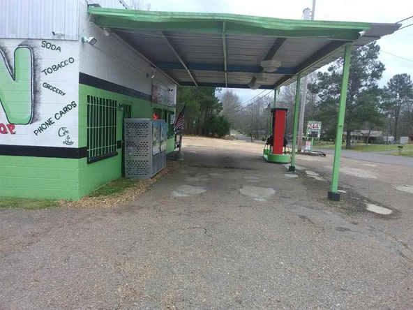 2011 Monticello St, Hazlehurst, MS 39083
